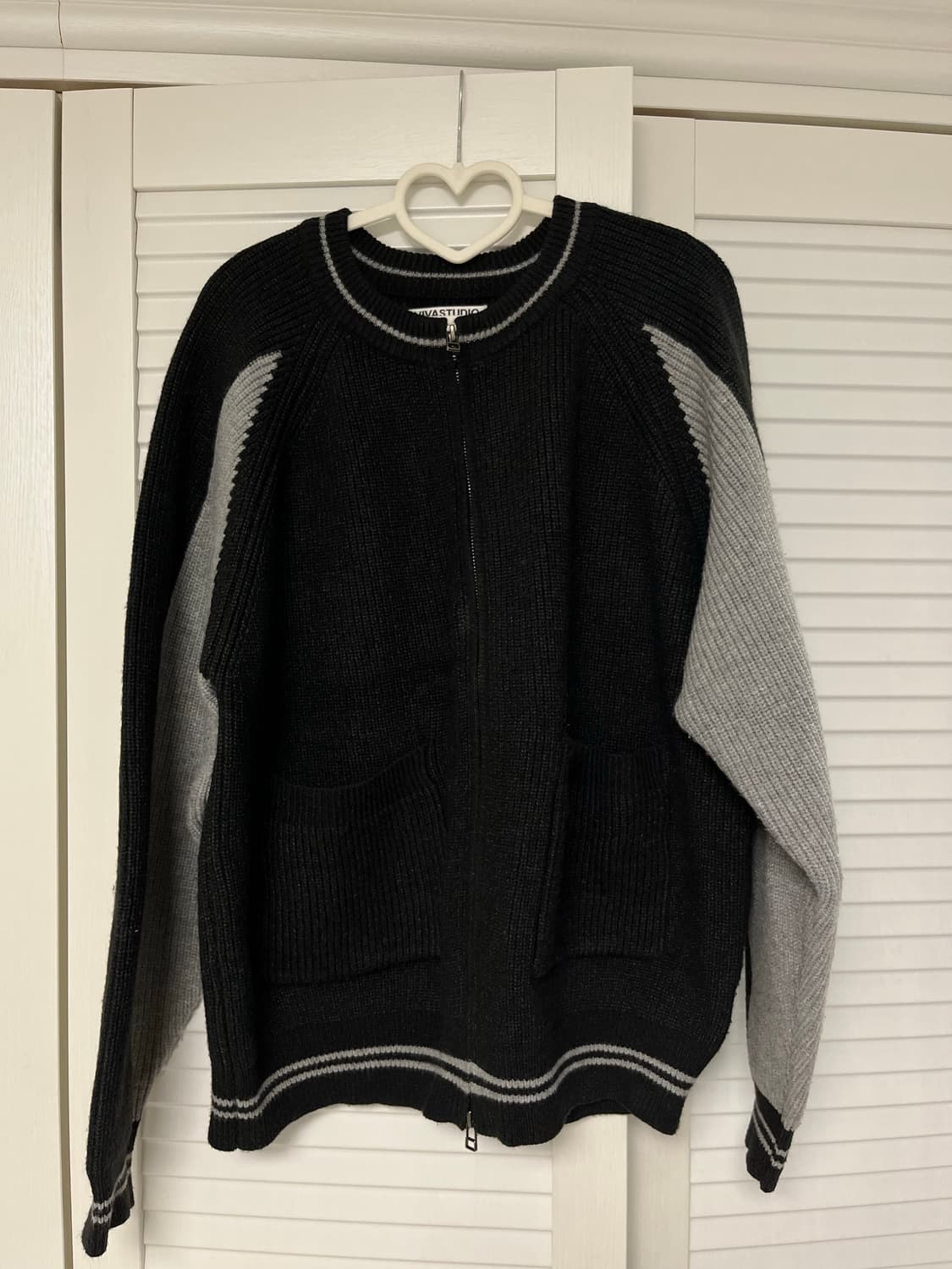 비바스튜디오 니트집업 상품이미지1