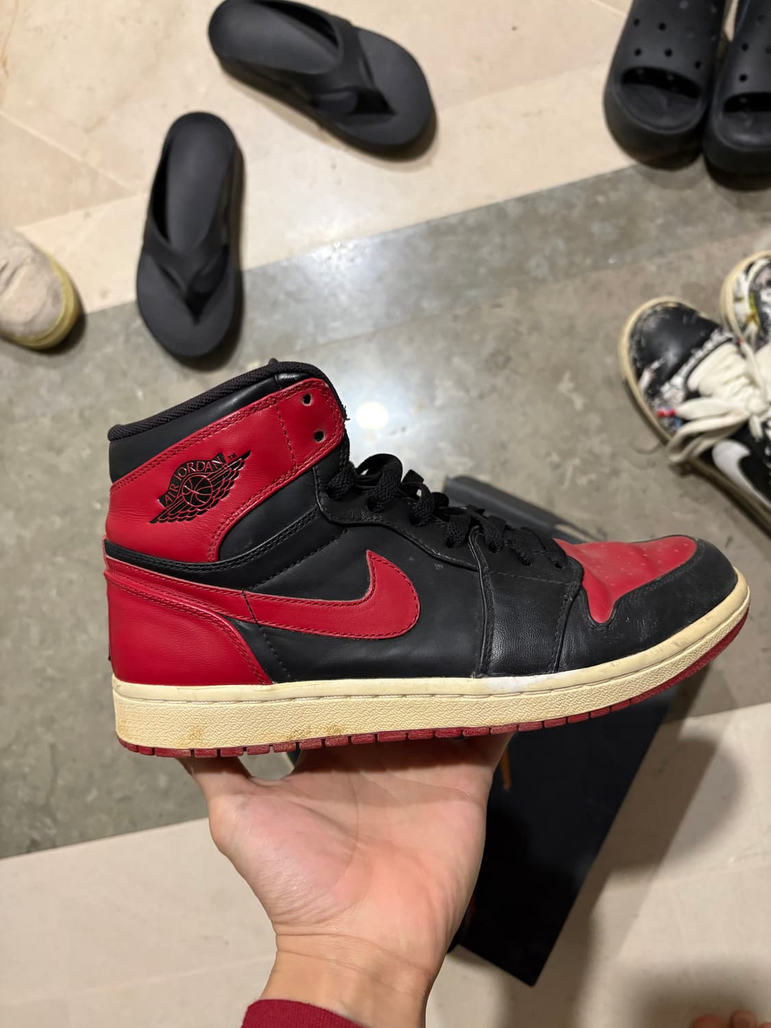 조던1 브레드 미드 63득점 기념 한정 동봉판 상품이미지1