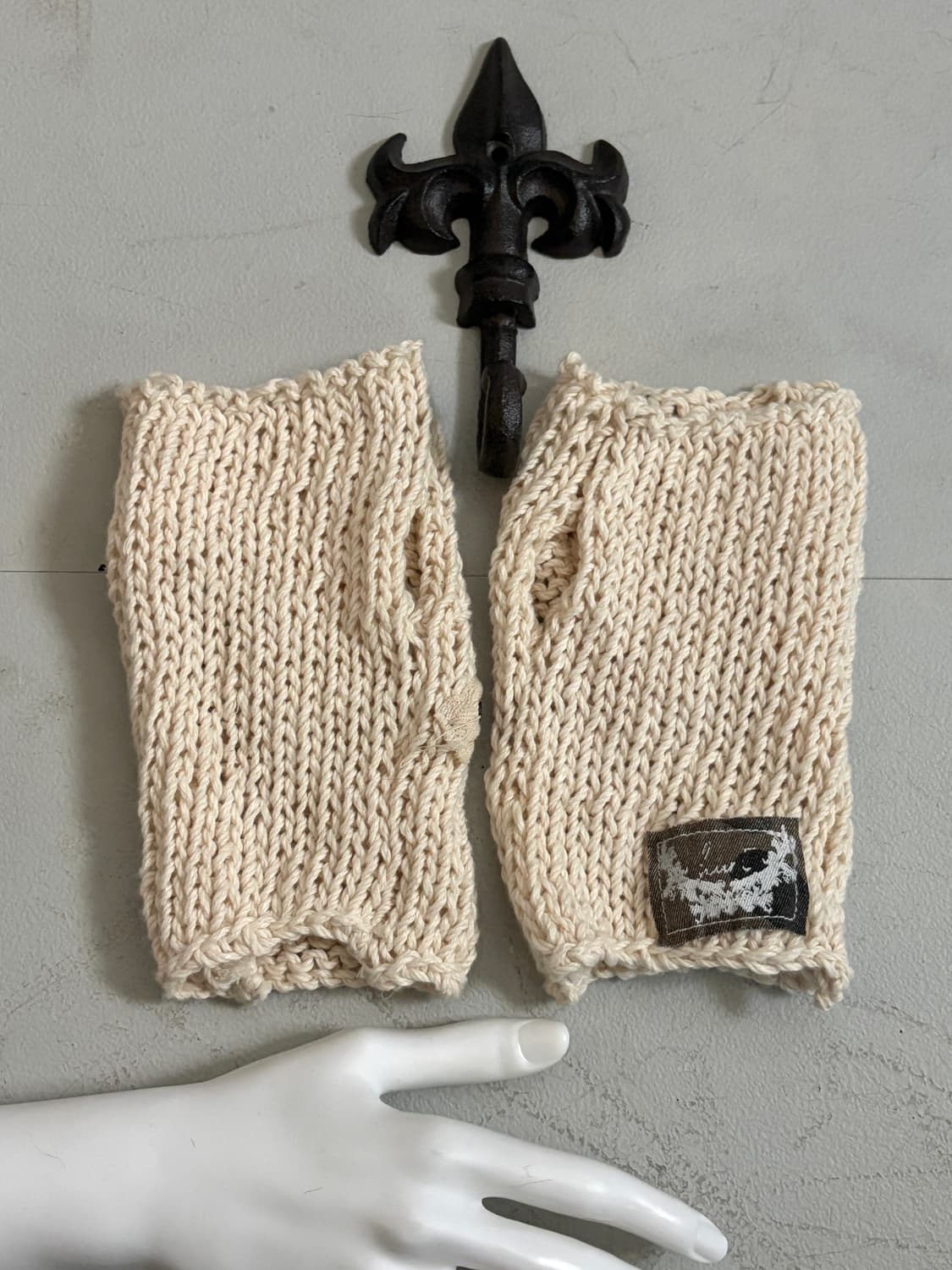 • Ivory Crochet Cross Eyelet Hand Warmer 상품이미지3