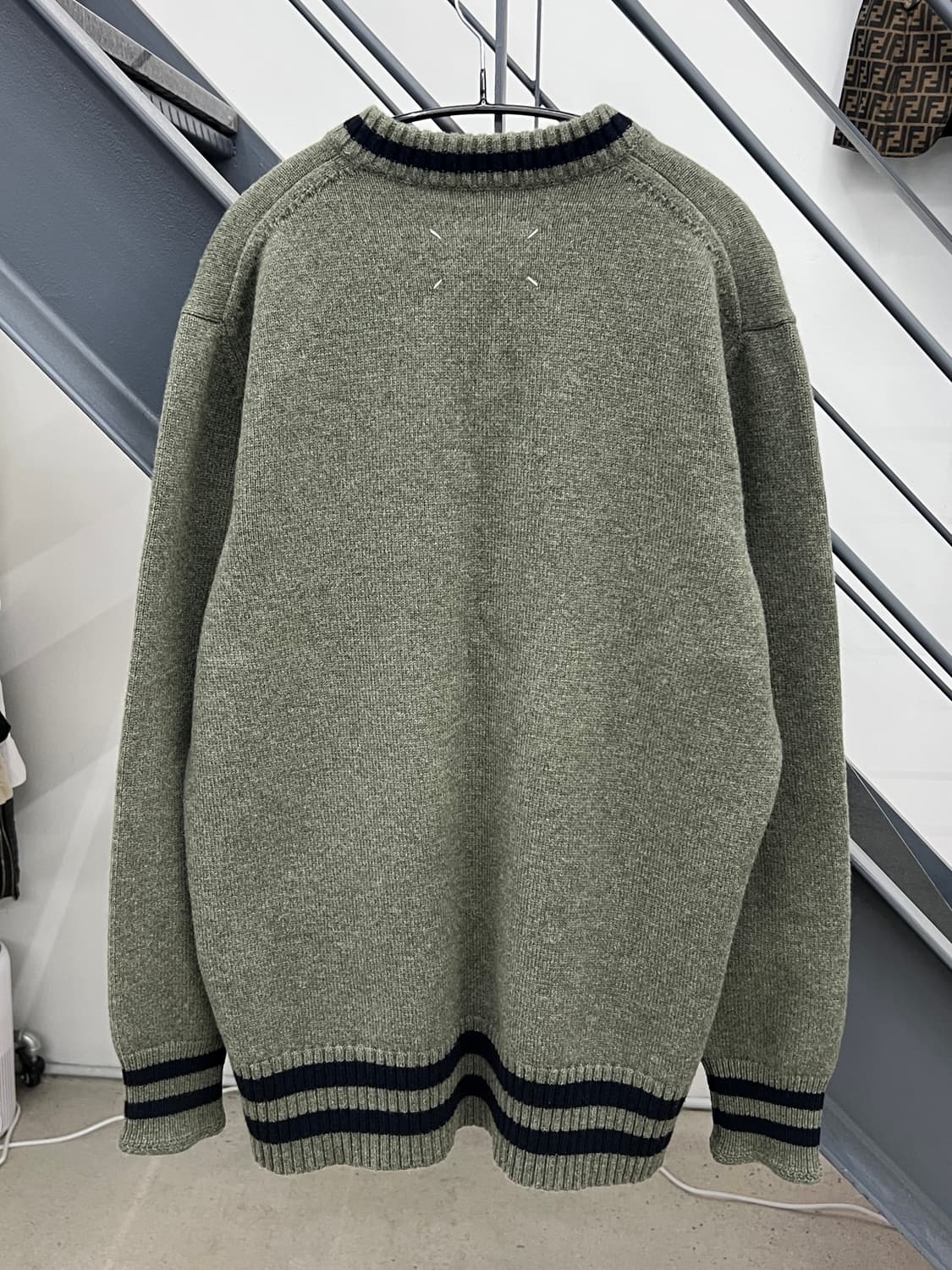 메종 마르지엘라 오버사이즈 V넥 울 니트 상품이미지3