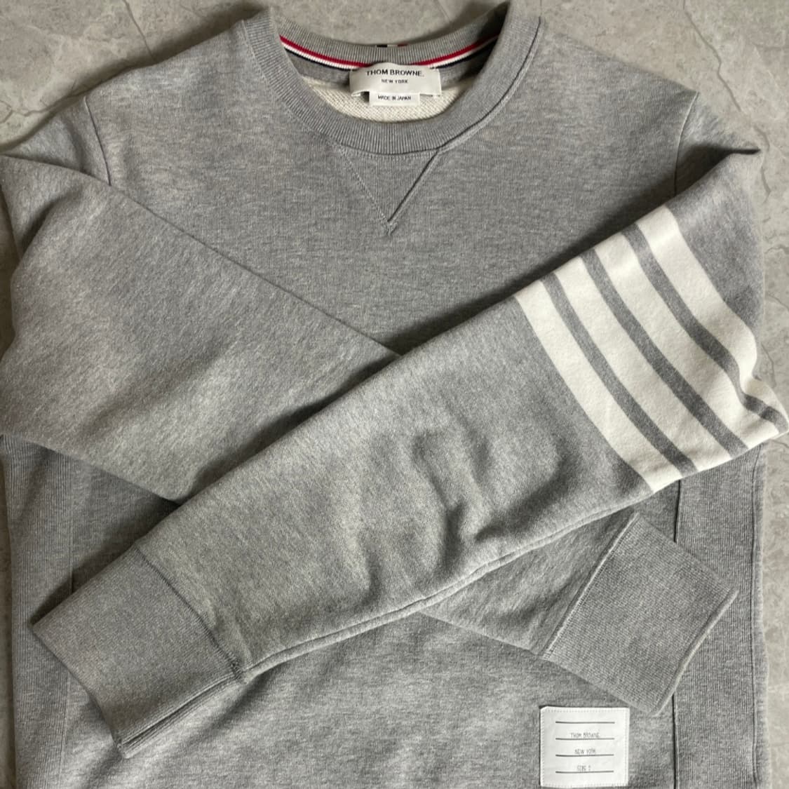 정품 톰브라운 사선완장 맨투맨 그레이 2사이즈 상품이미지1