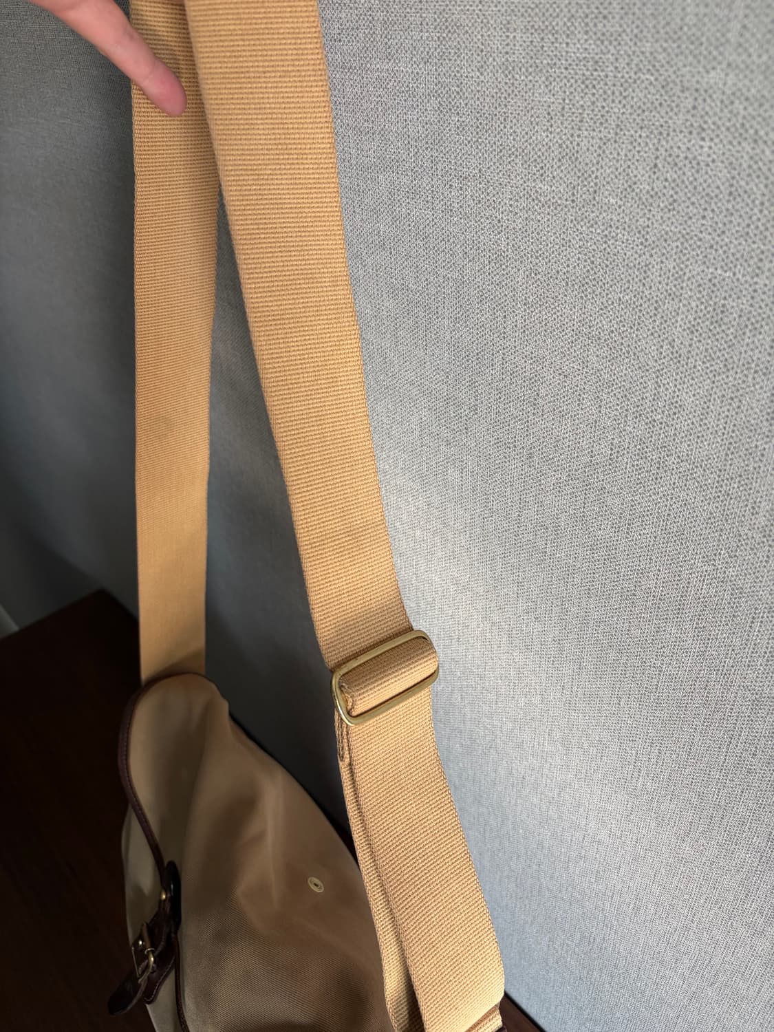 브래디백 아리엘 라지 카키 색상 상품이미지5