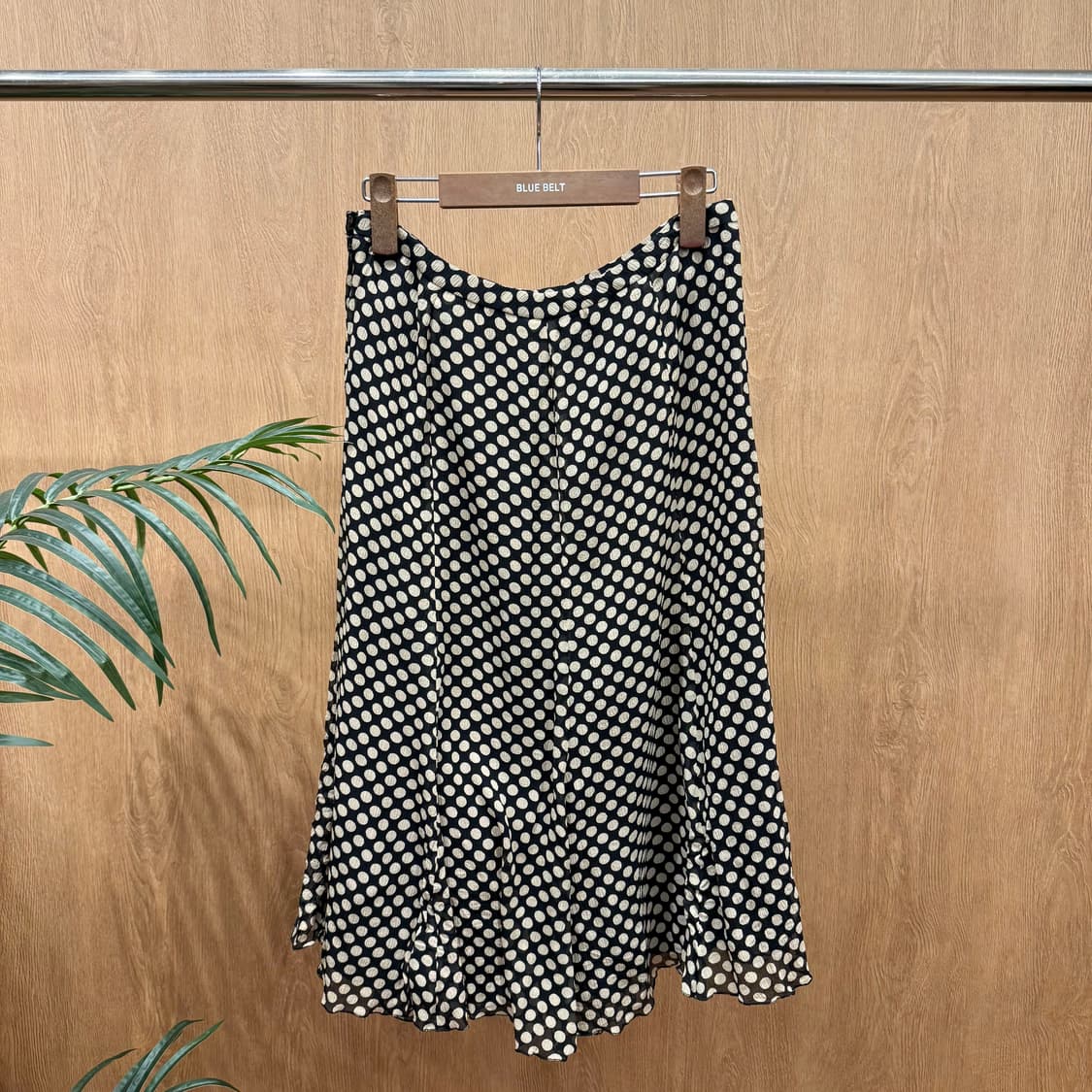 지방시 실크 클래식 플레어 라인 스커트 도트 패턴 디테일 블랙 상품이미지1