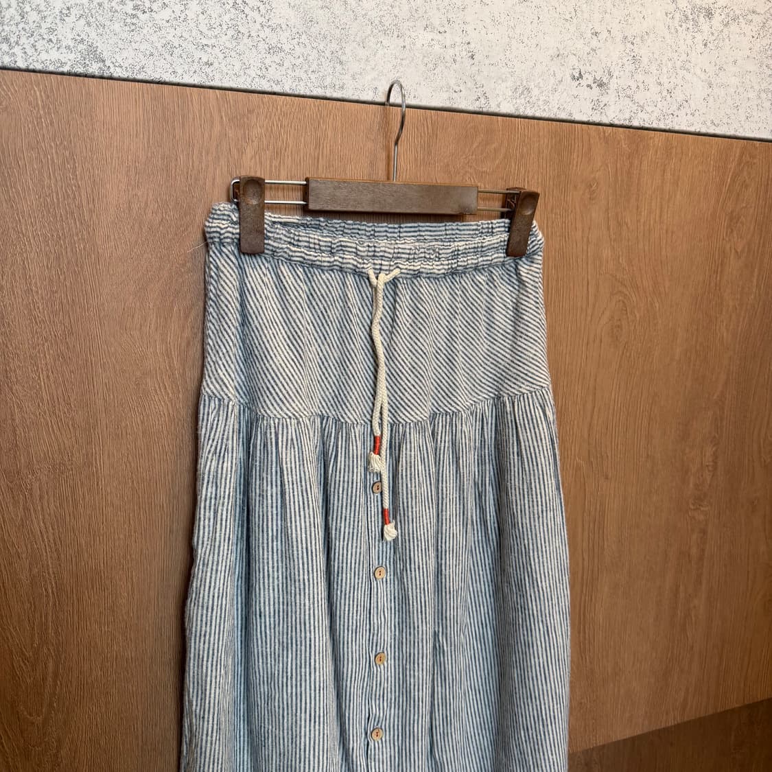 빈티지 밴딩 롱 스커트 스트라이프 패턴 버튼업 디테일 블루 상품이미지3