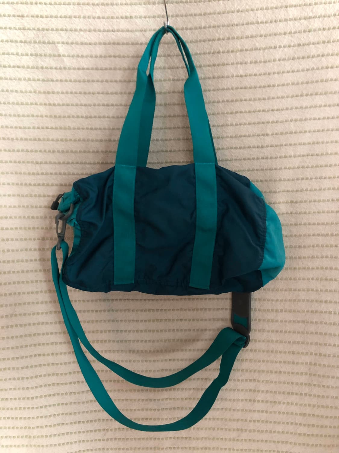 노스페이스 에메랄드 컬러 러닝백 숄더백 헬스백 상품이미지2