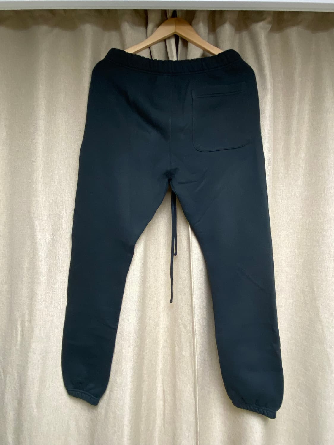 [S] 피오갓 에센셜 스웻 팬츠 블랙 상품이미지2