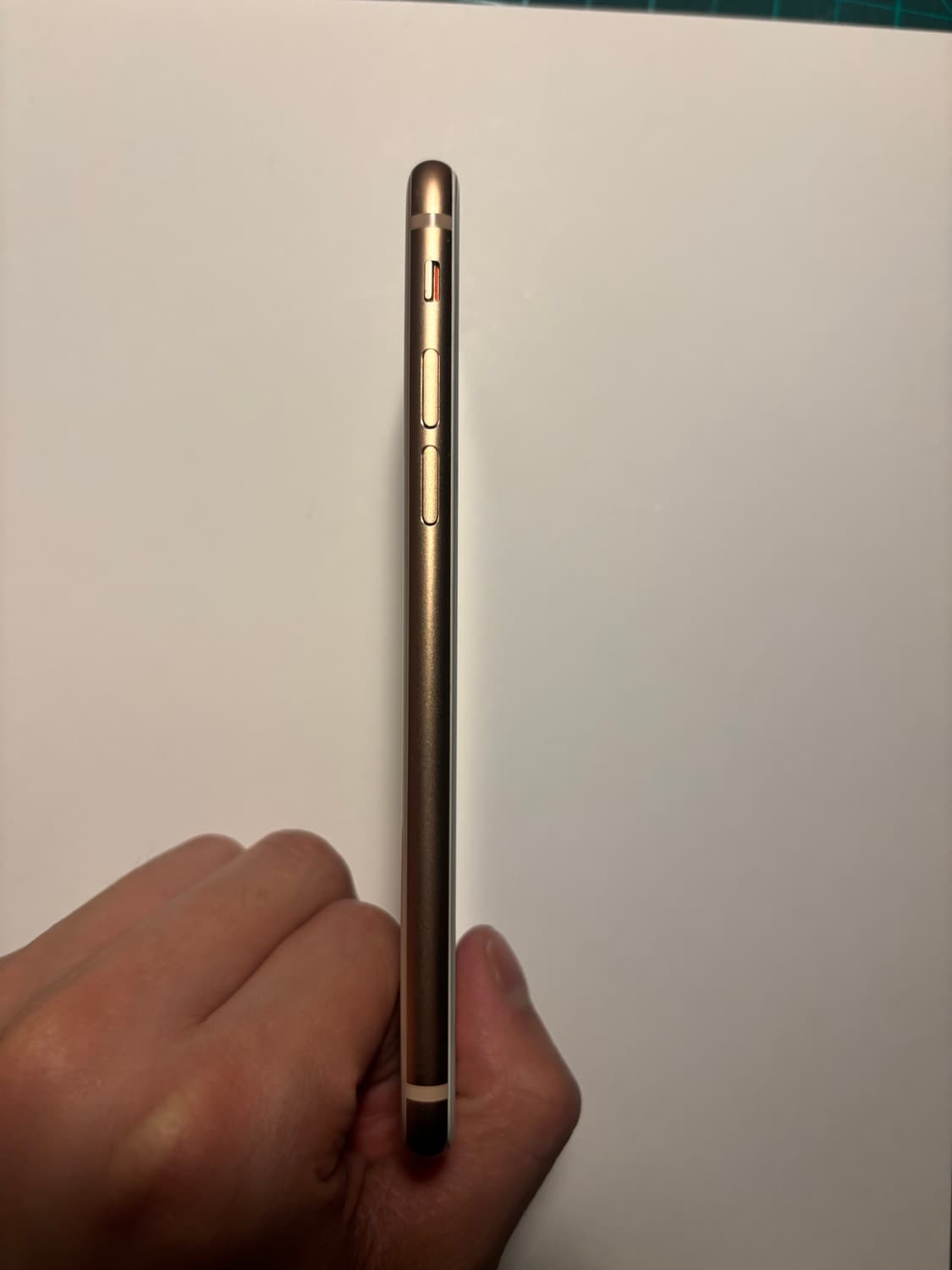 아이폰 8 로드골드256g  상품이미지4