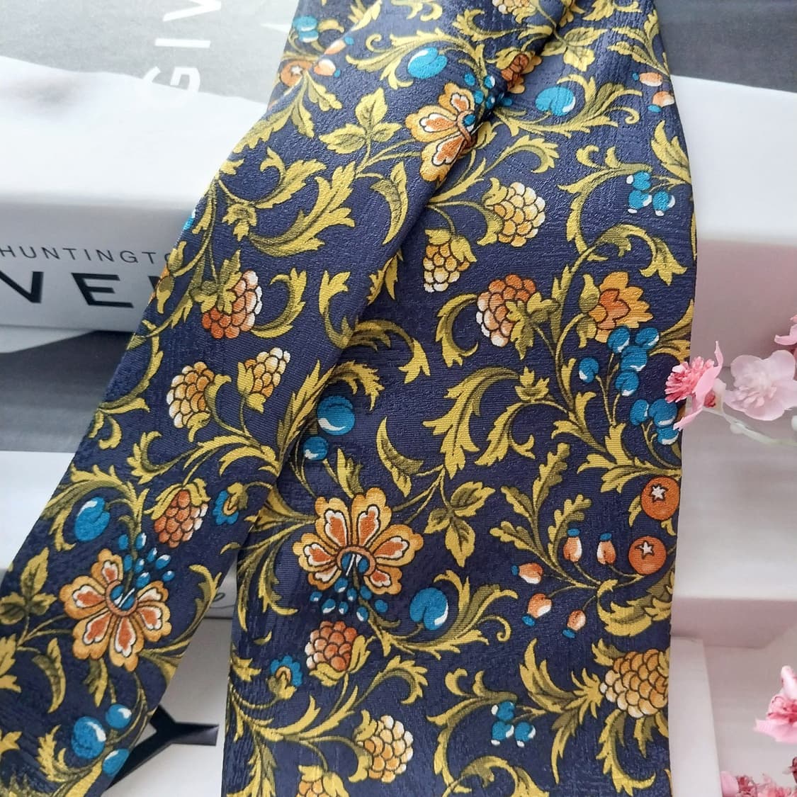지방시 실크 네이비 플로럴 패턴 넥타이 9.7cm A+등급 K1469
 상품이미지3