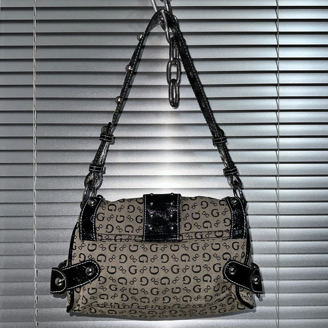 00s 빈티지 게스 실버 벳 숄더백 상품이미지5