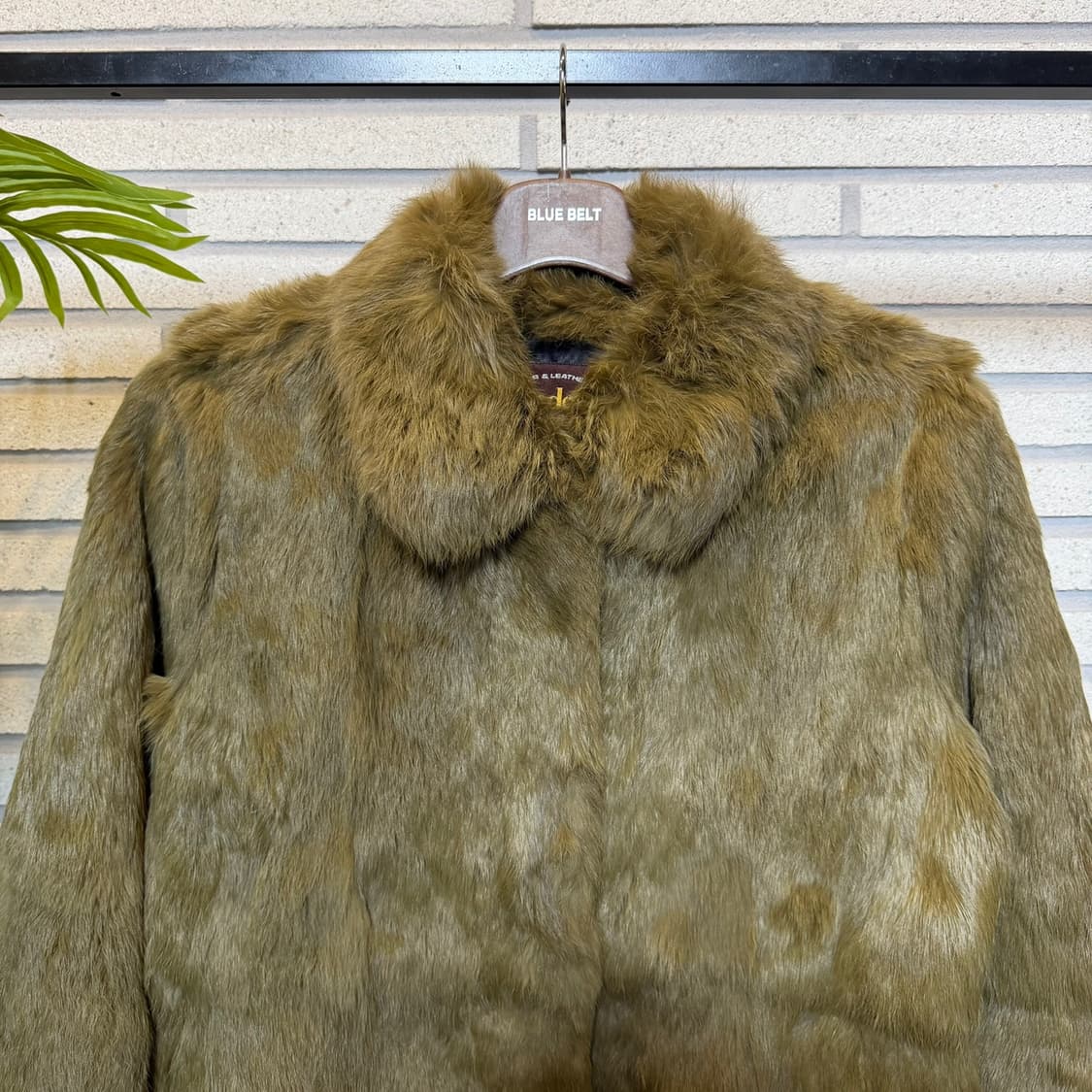 삼미모피 미디 퍼 자켓 라운드카라 히든후크 디테일 카키 상품이미지4