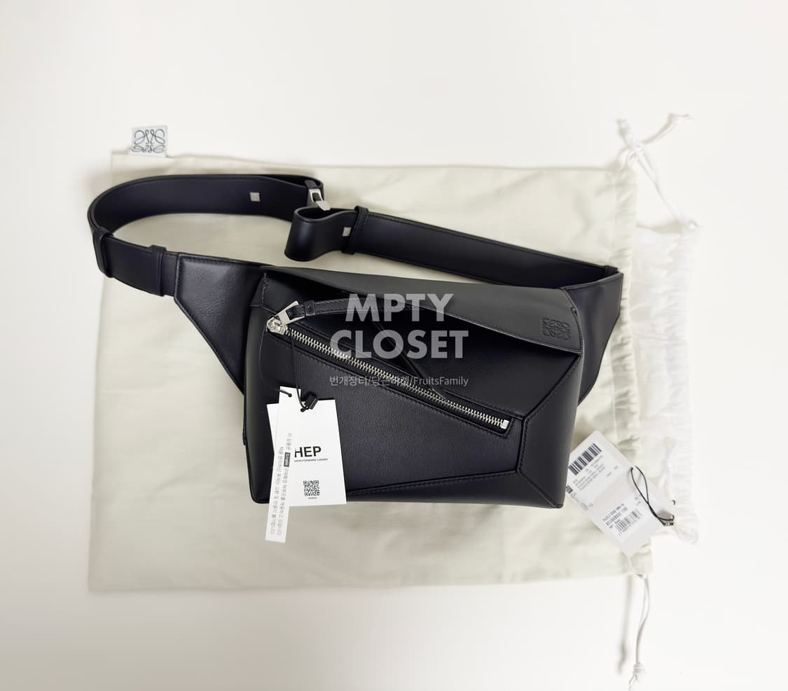 로에베 스몰 퍼즐엣지 벨트백 카프스킨 블랙 B510SEBX02 상품이미지1