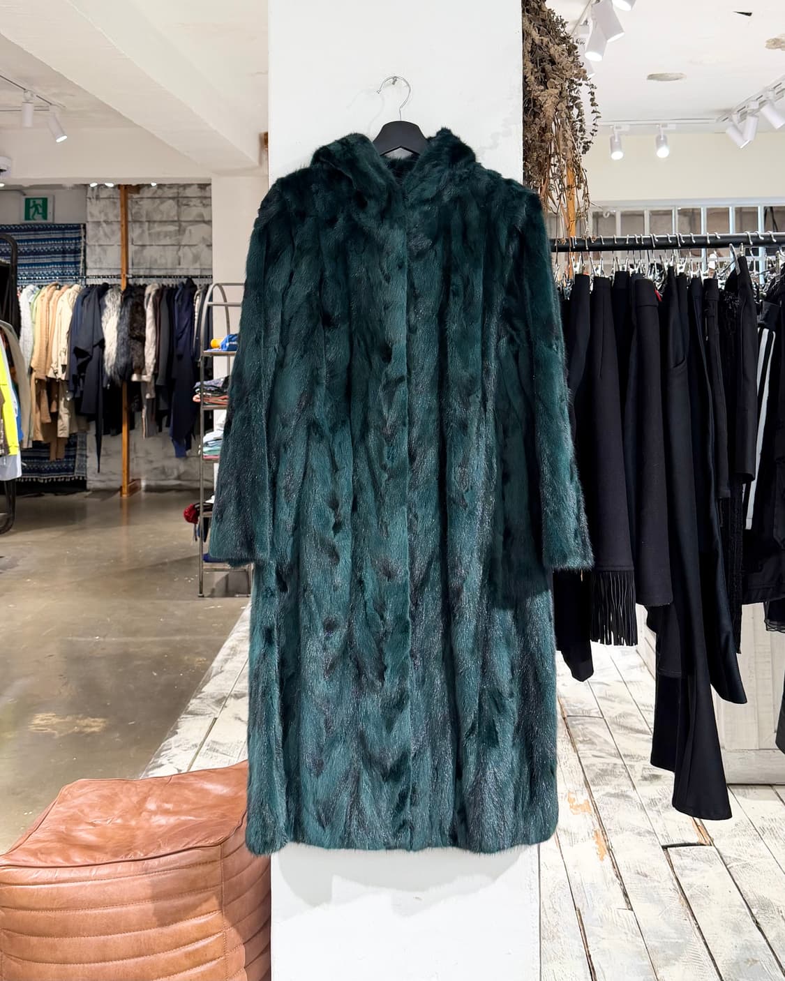 진도 끌레베 다크그린 후드 밍크 코트 상품이미지1