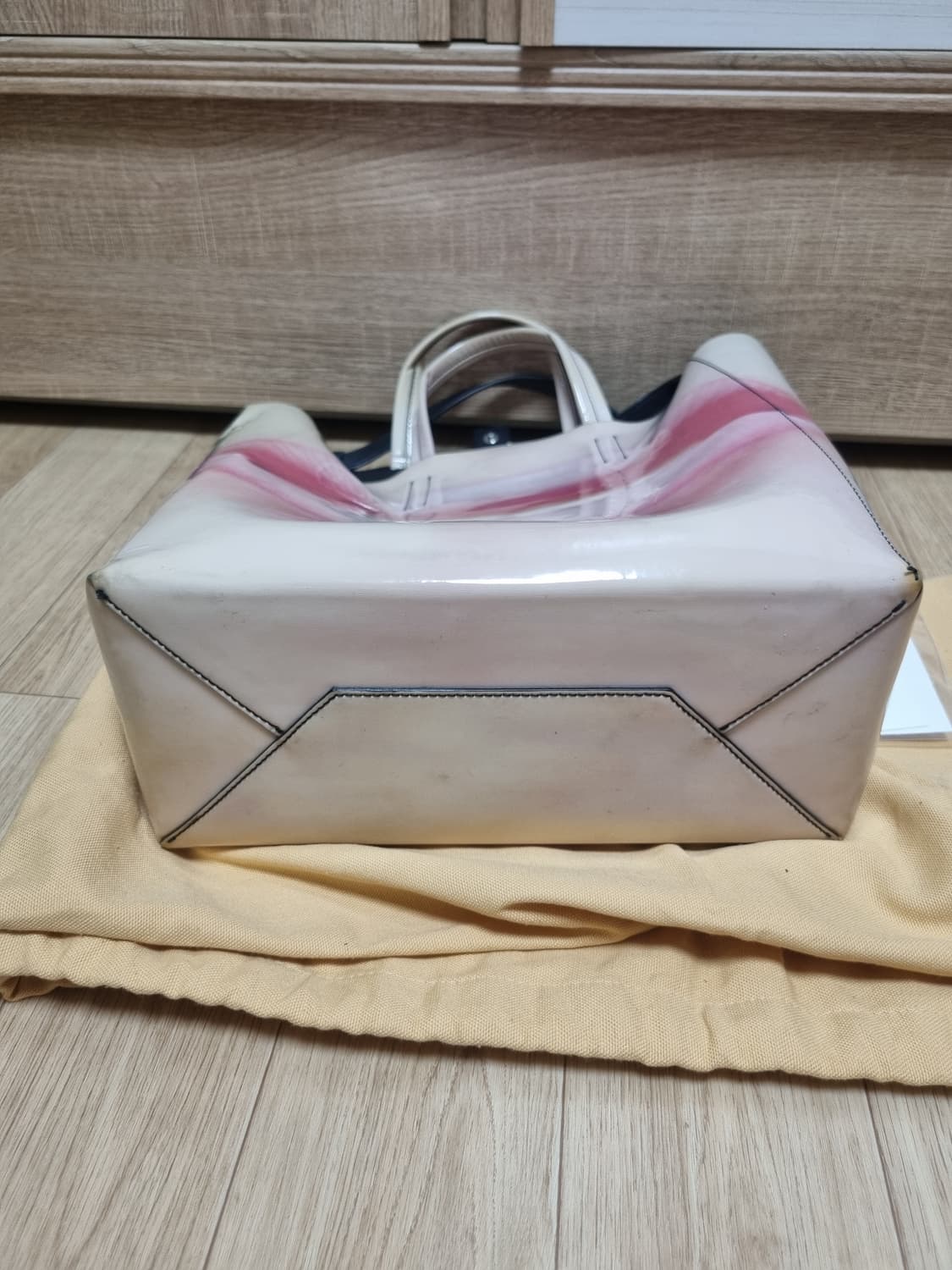 아크네스튜디오 입술 베이커 백 미듐 상품이미지5