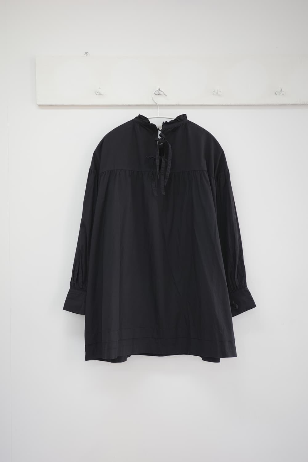 Frill black blouse 상품이미지6