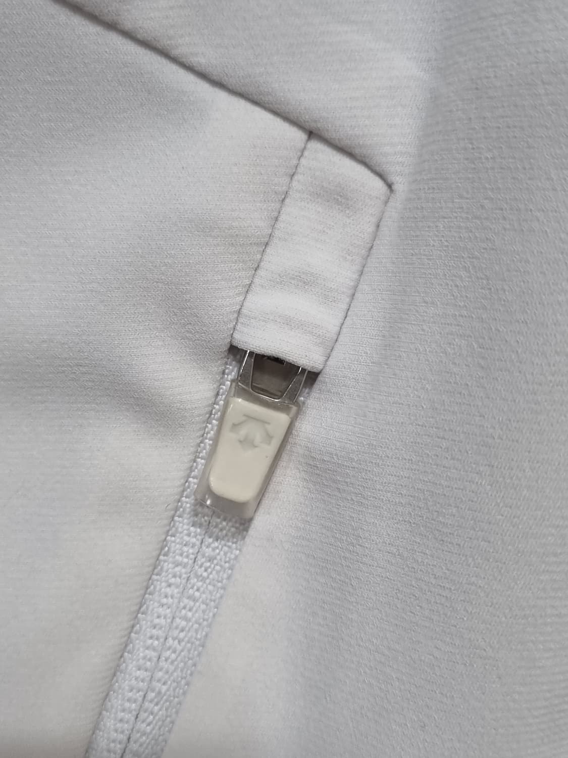 데상트 남성 스위스 트라이애슬론팀 기능성 집업 상품이미지5