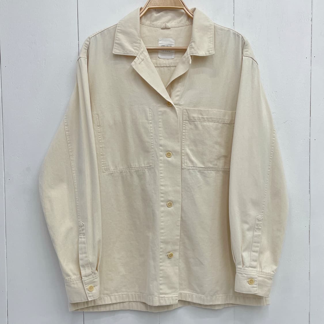 스튜디오 톰보이 코튼 투포켓 셔츠 자켓 아이보리 상품이미지3