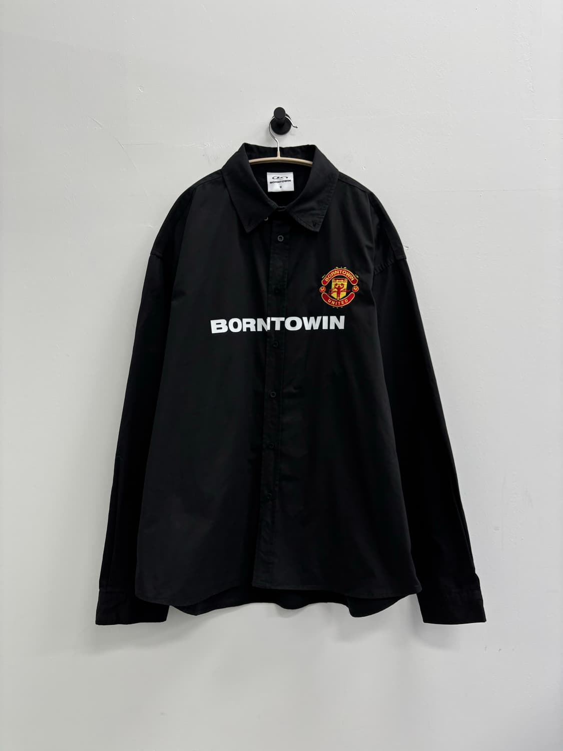 본투윈 BORNTOWIN 유나이티드 로고 그래픽 셔츠 상품이미지1