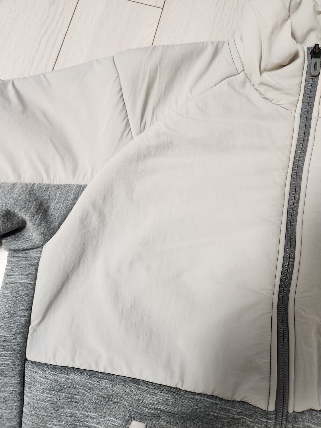 리복 플리스 멀티 트레이닝 바람막이 자켓 사이즈100L

여러 중고사이트 상품이미지4