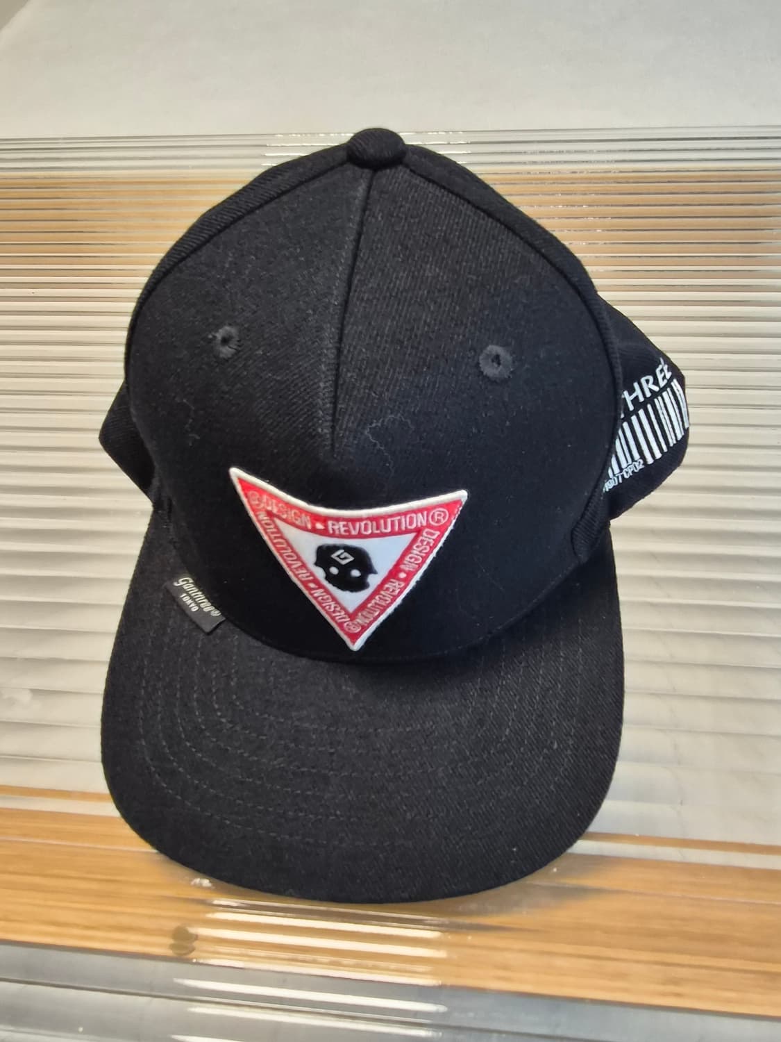GANTREE TOKYO 브랜드의 디자인 레볼루션 패치 블랙 스냅백 모자 상품이미지1