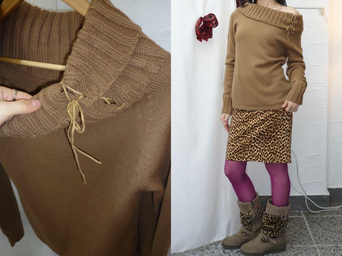 Folded neck off-shoulder knit 상품이미지1