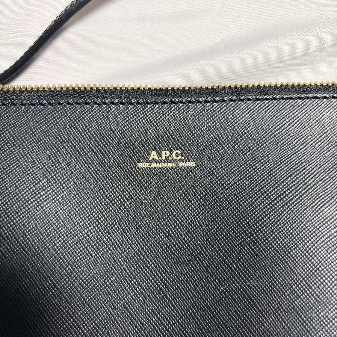 A.P.C 아페쎄 블랙 가죽 크로스백 상품이미지3