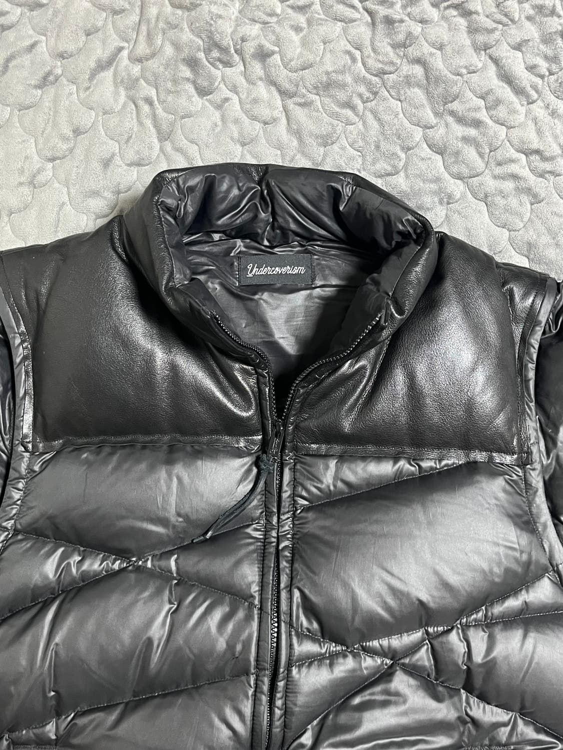 언더커버 22AW 레더배색 블랙 다운 패딩 2size 상품이미지3