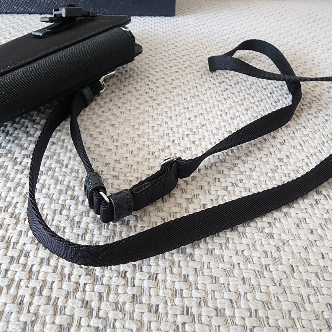 미사용품 프라다 삼각로고 리나일론 테수토 폰 파우치 시가렛 케이스백 상품이미지10