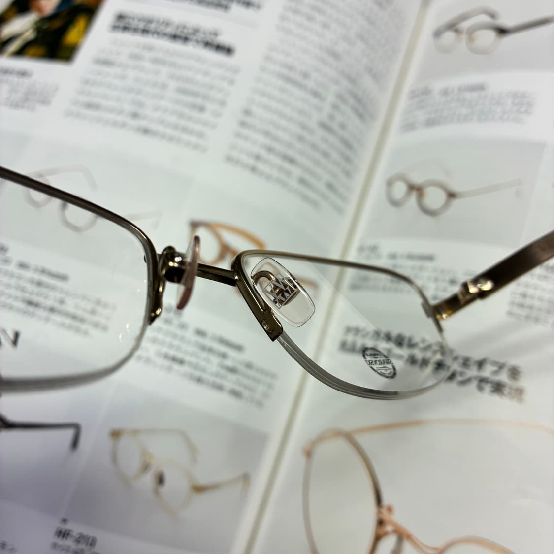 VERA WANG 베라왕 스와로브스키 반무테 골드 티타늄 안경 상품이미지8