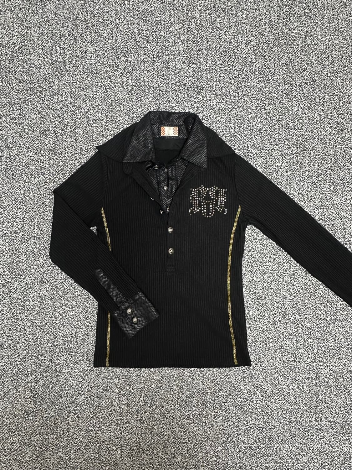 빅 버튼 레이어드형 세미 슬림 롱 슬리브 상품이미지1