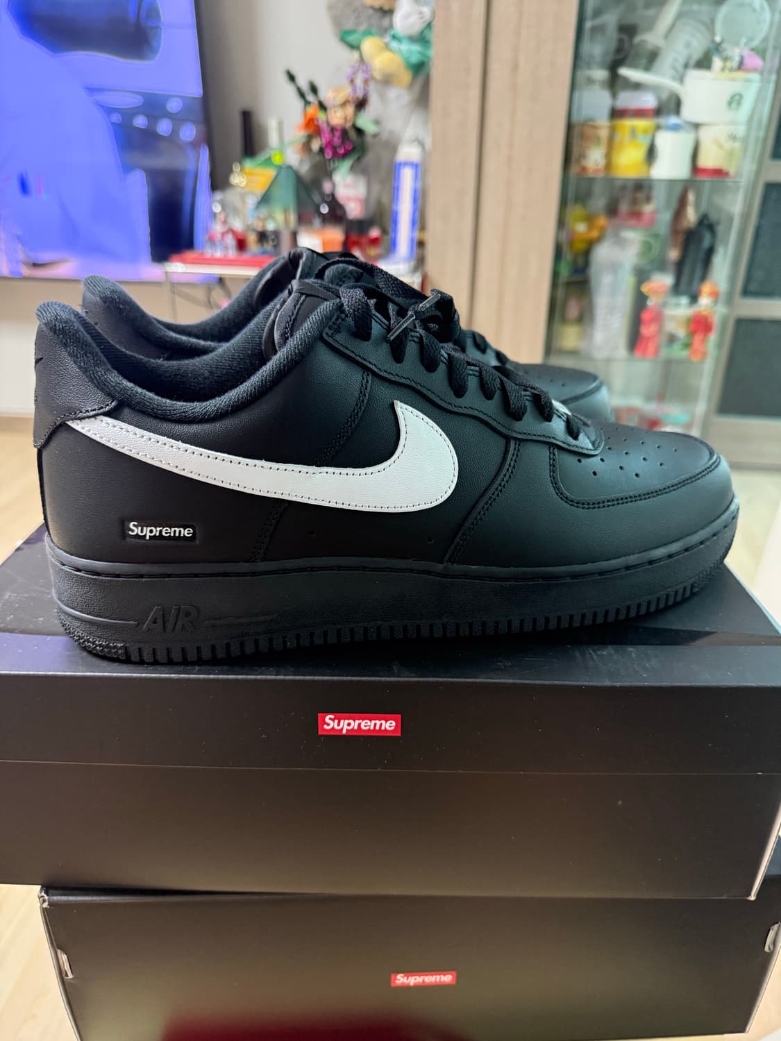 슈프림 에어포스 검흰 300사이즈 상품이미지1