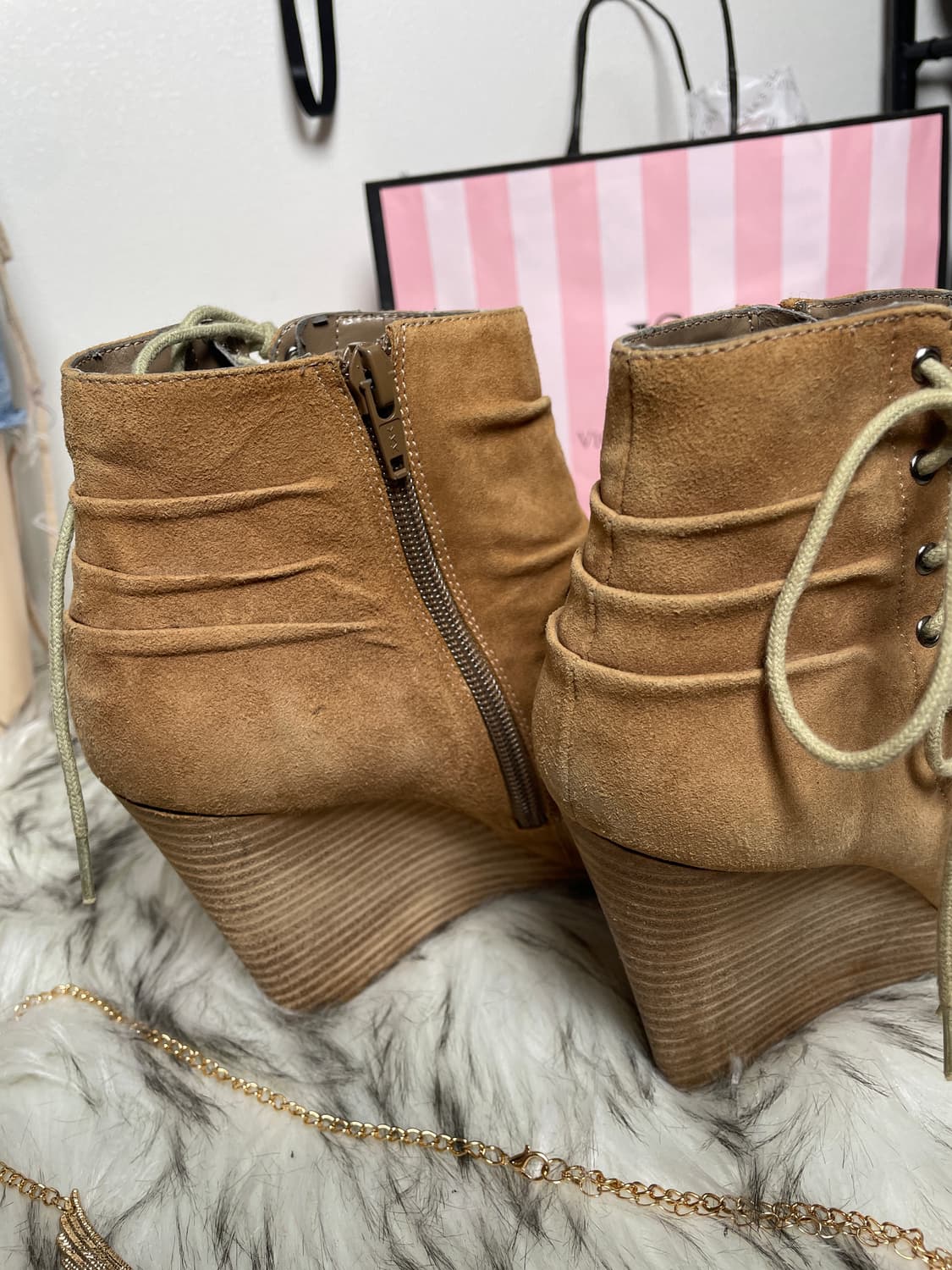 Aldo 스웨이드 셔링 오픈토 앵클 웨지힐 부츠 레이스업 상품이미지5