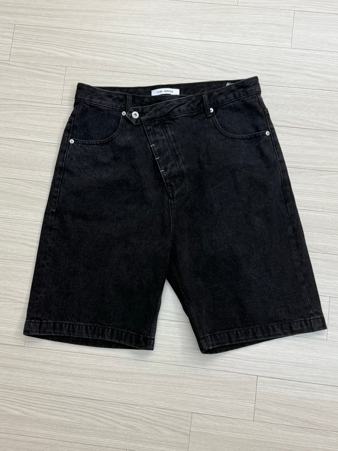 LYJEL SERVICE  DIAGONAL BERMUDA SHORTS 상품이미지1