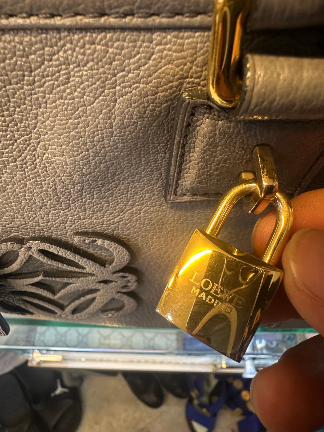 로에베 아마조나 그레이 가방 상품이미지3