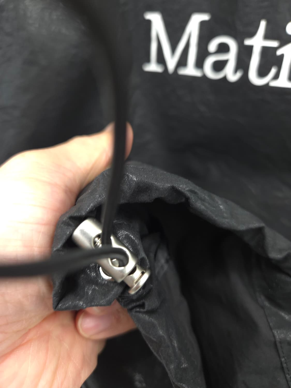 F 2024 마뗑킴 로고 코팅 바람막이 블랙 상품이미지5