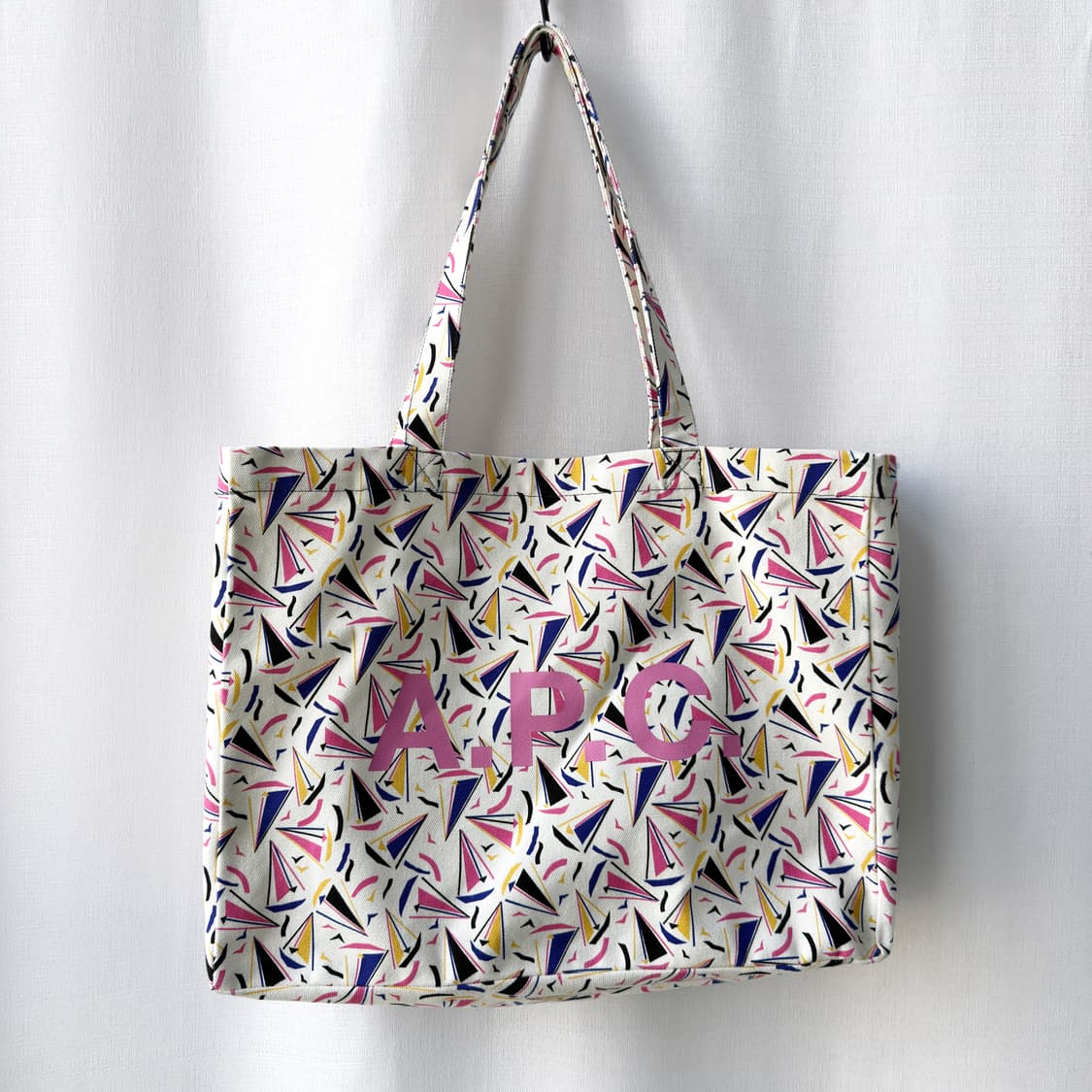 아페쎄 A.P.C. 23SS 루 보트 패턴 토트백 오프화이트 핑크 상품이미지1