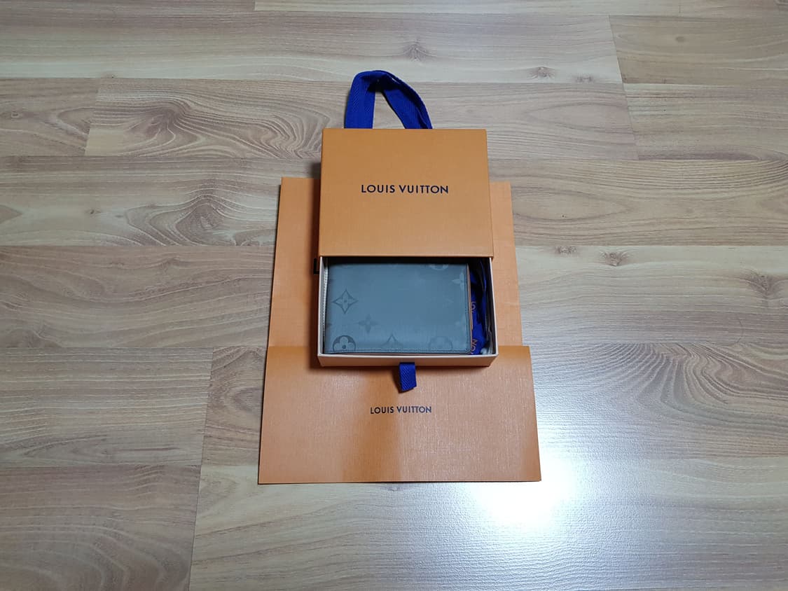 루이비통 티타늄 멀티플월릿 반지갑 상품이미지1