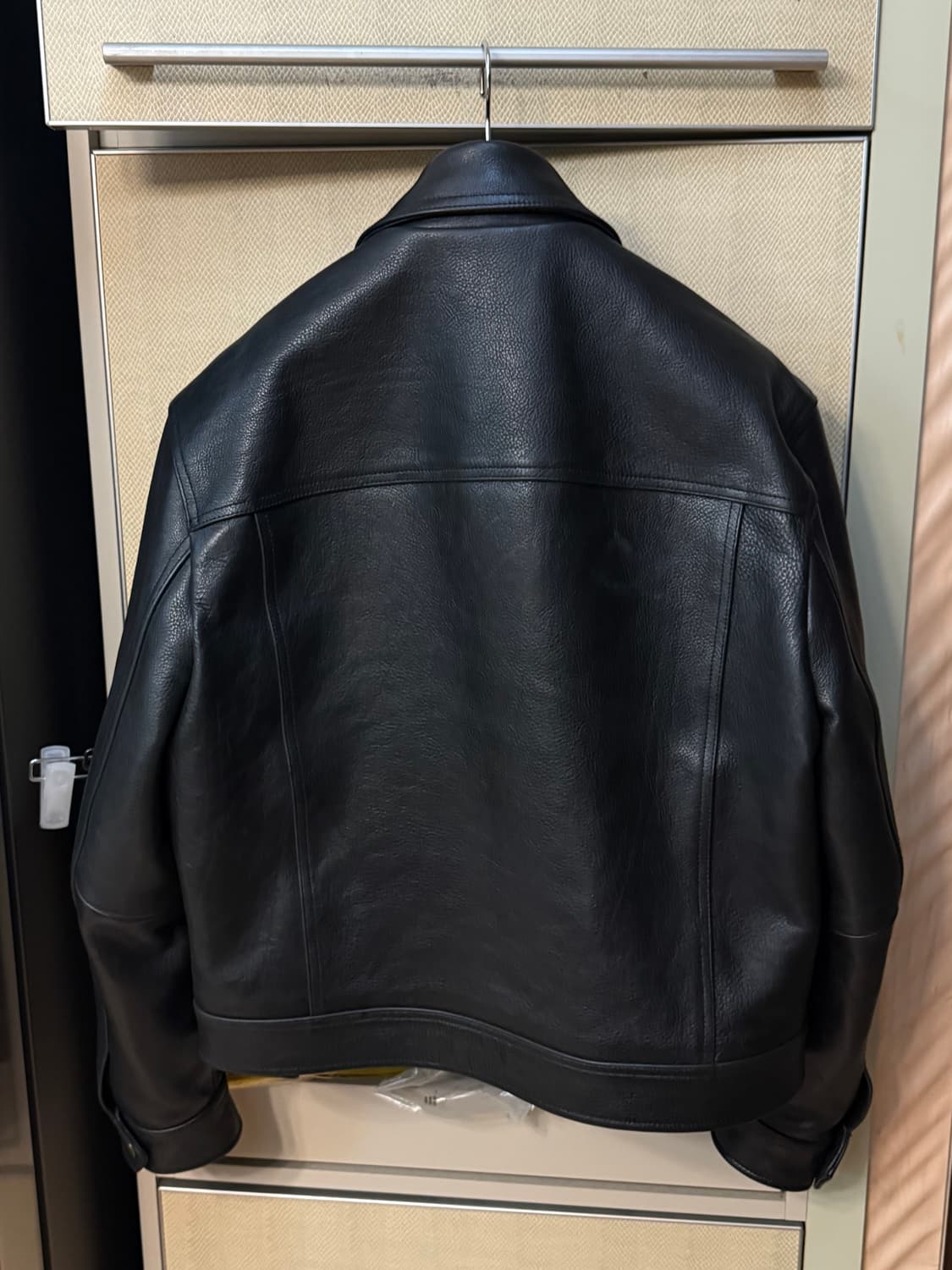 노이어 앤틱 카우 레더 트러커 자켓 (블랙) 상품이미지2