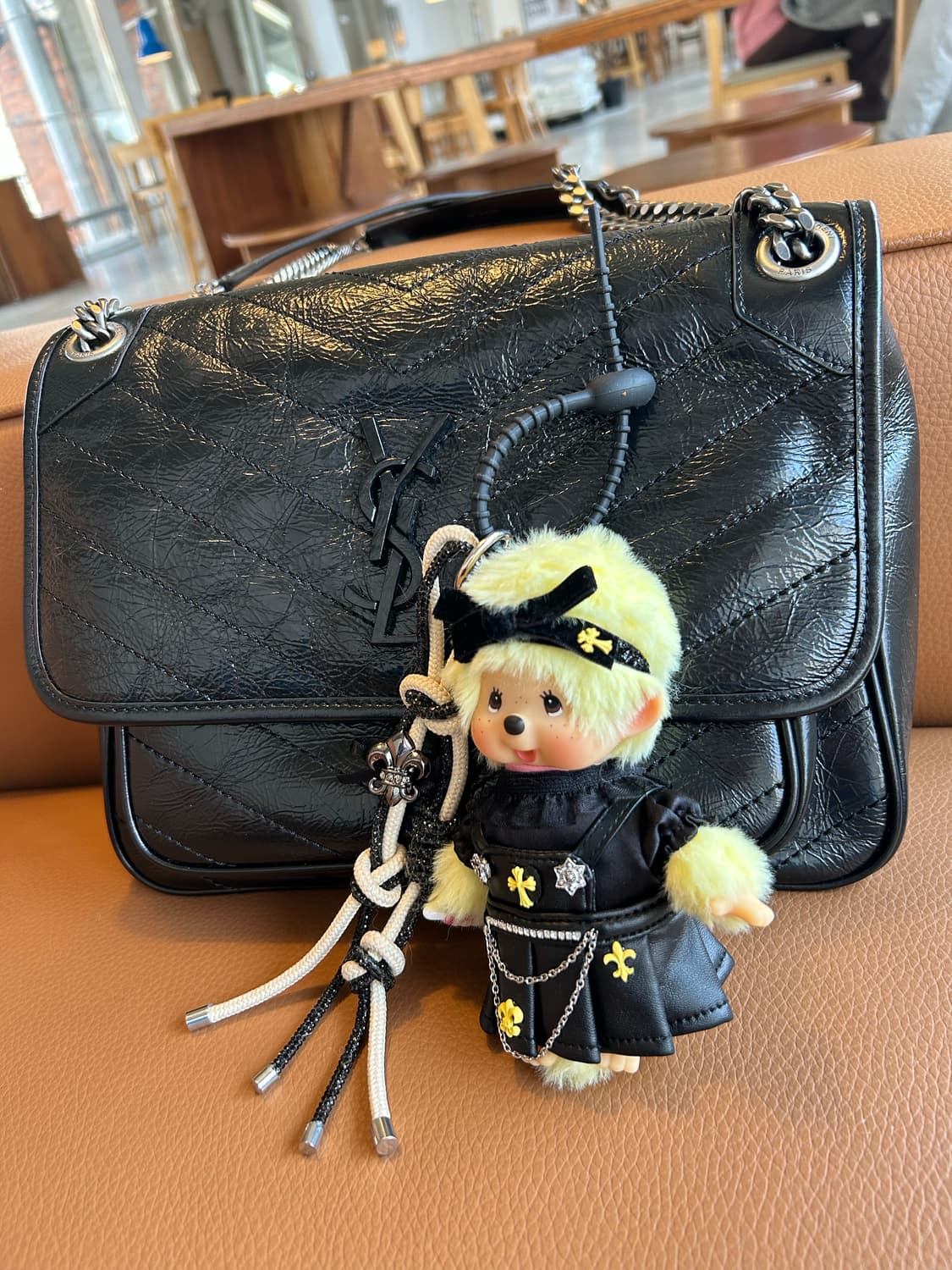 (70) 힙걸💛🌟🖤정품 몬치치 커스텀 블랙 레더 원피스키링 상품이미지5