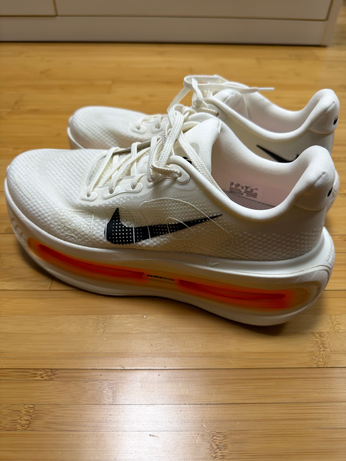 나이키 보메로 프리미엄 세일 코코넛 밀크 280 상품이미지5