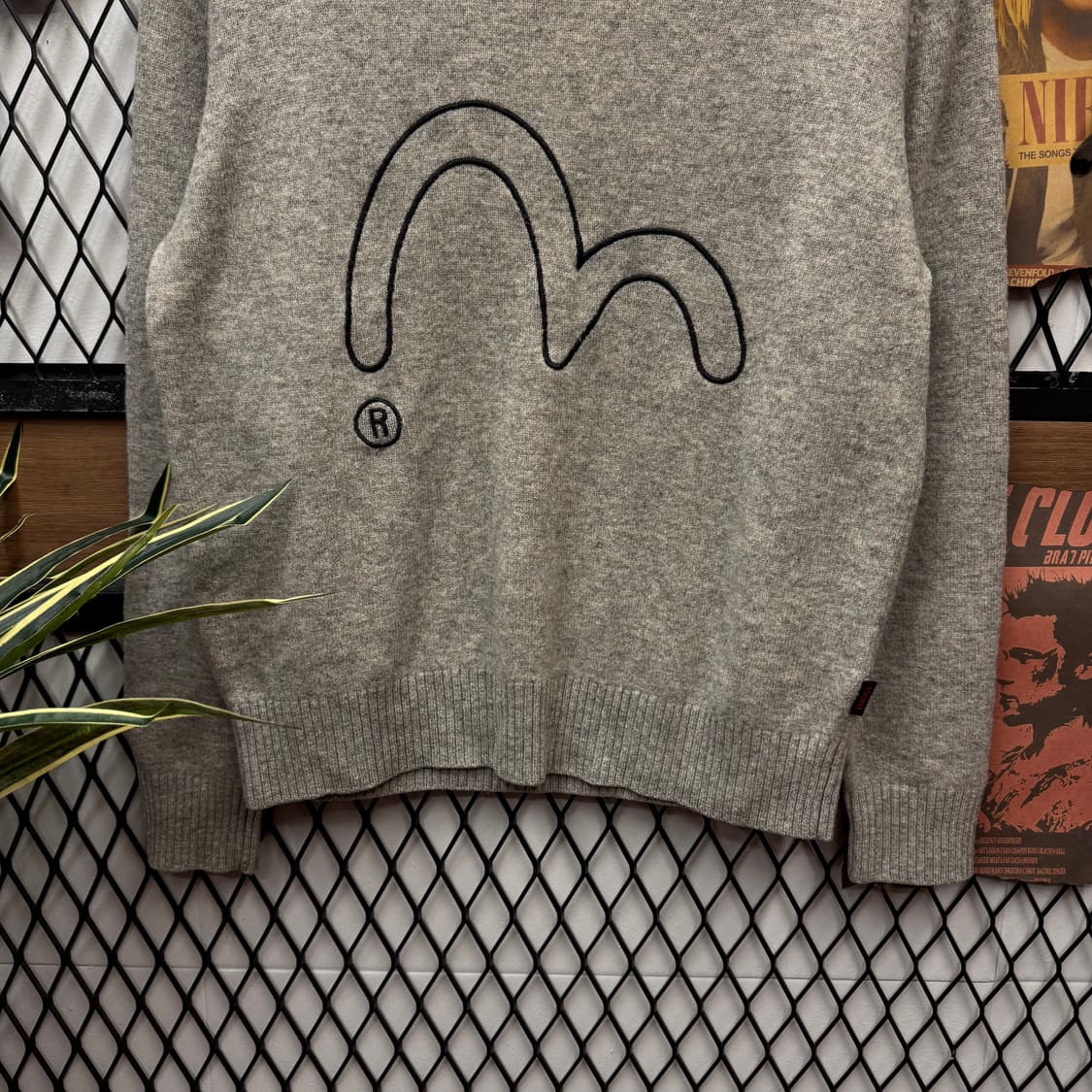 00s 에비수 라운드넥 니트 전면 자수 로고 포인트 그레이 상품이미지4