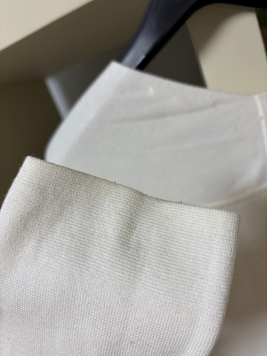 Cos 화이트 브이넥 니트 상품이미지4