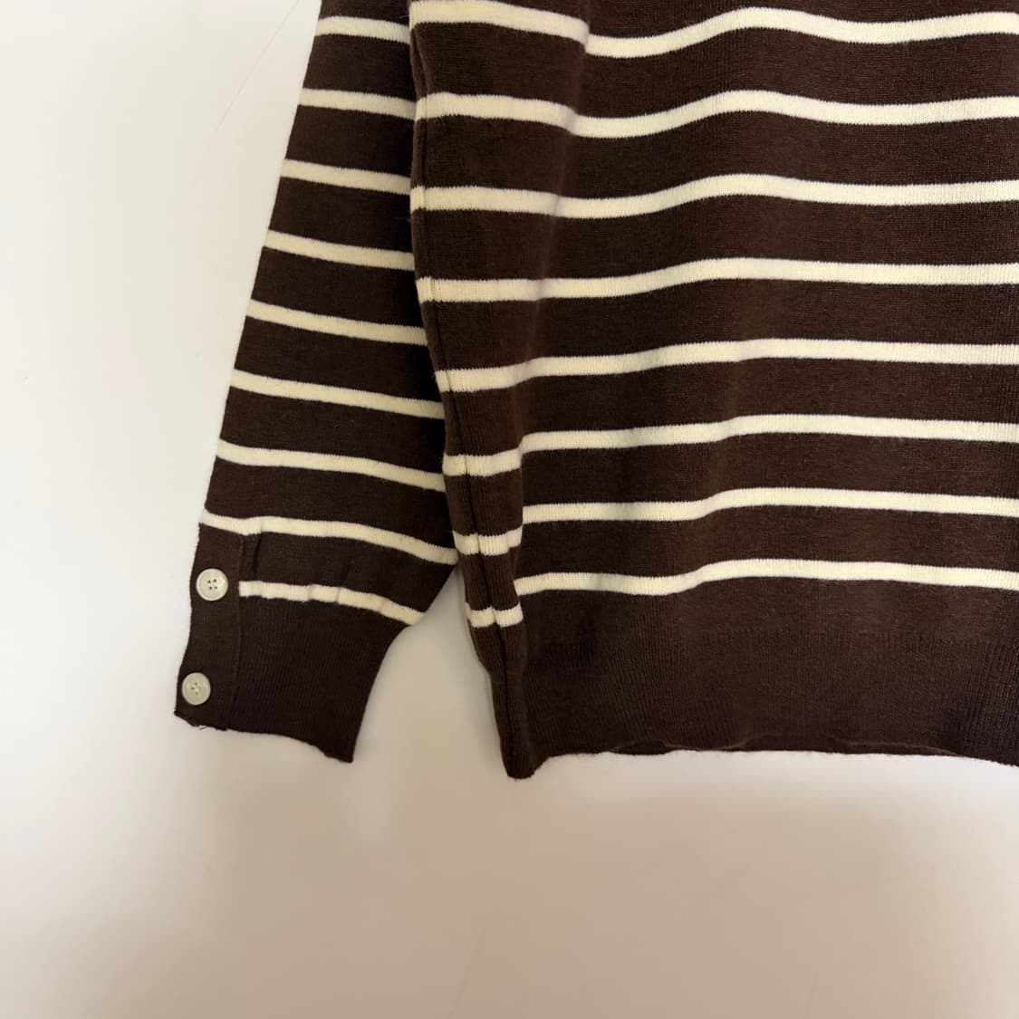 새상품 남자 단가라 소매단추 카라넥 니트 (브라운) 상품이미지2