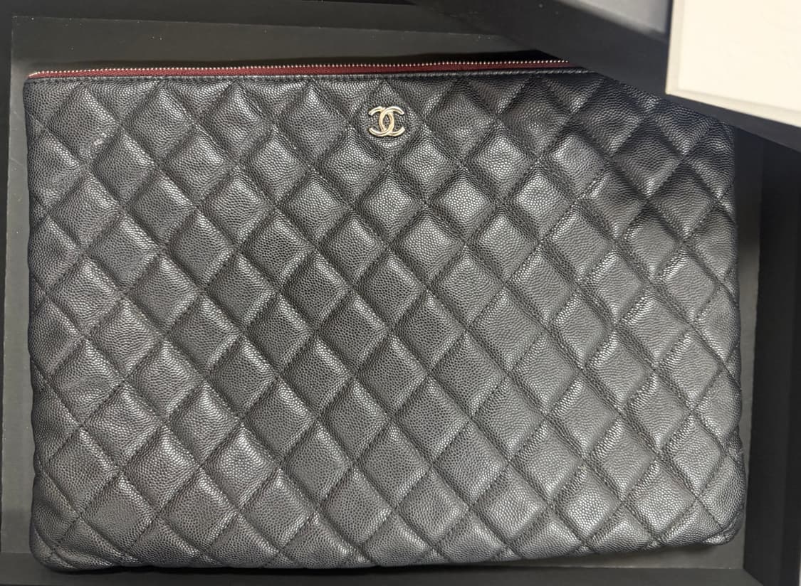 샤넬 클래식 캐비어 라지 클러치 블랙 은장 상품이미지3