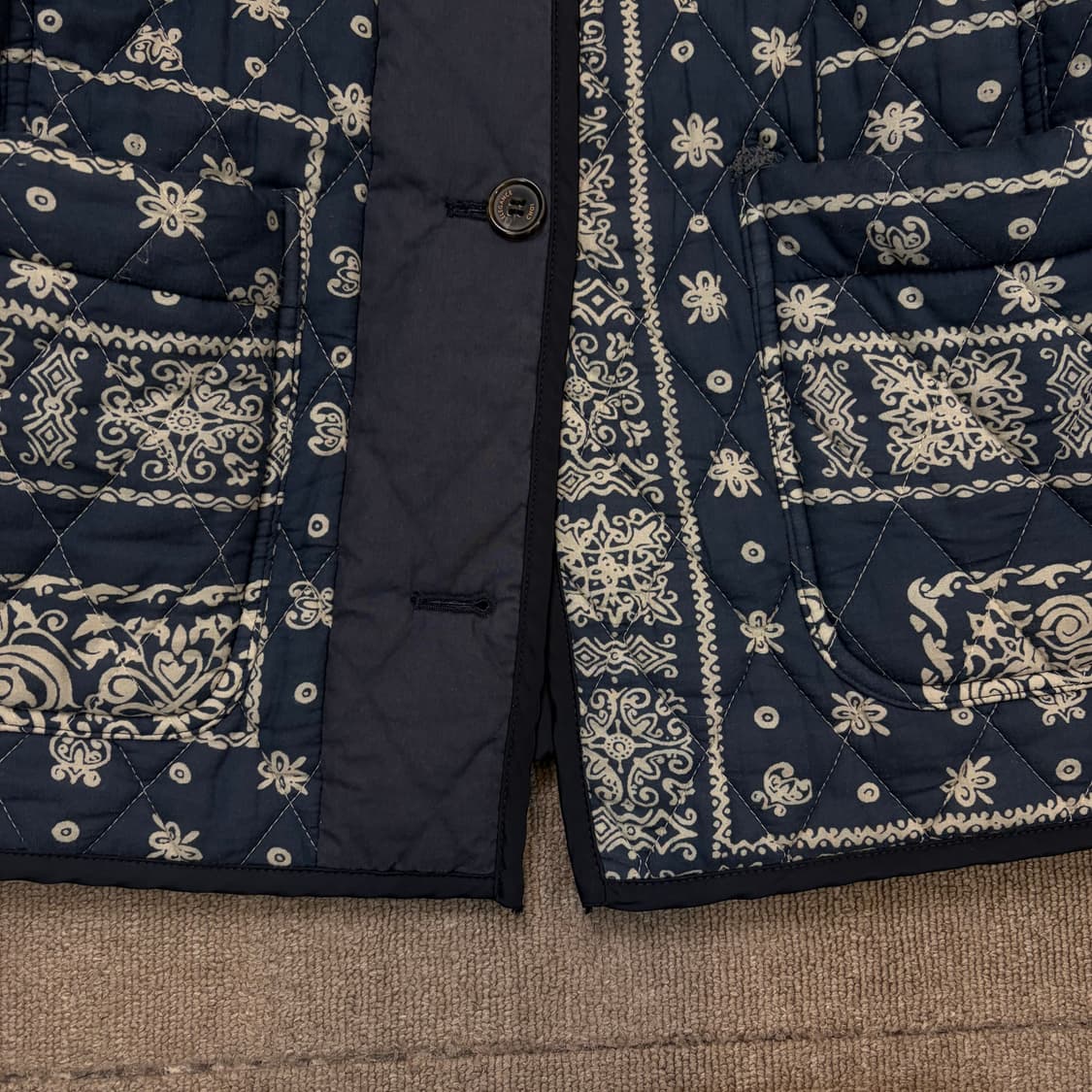 elegance choi 엘레강스초이 우먼스 페이즐리 퀄팅 논카라자켓 상품이미지3