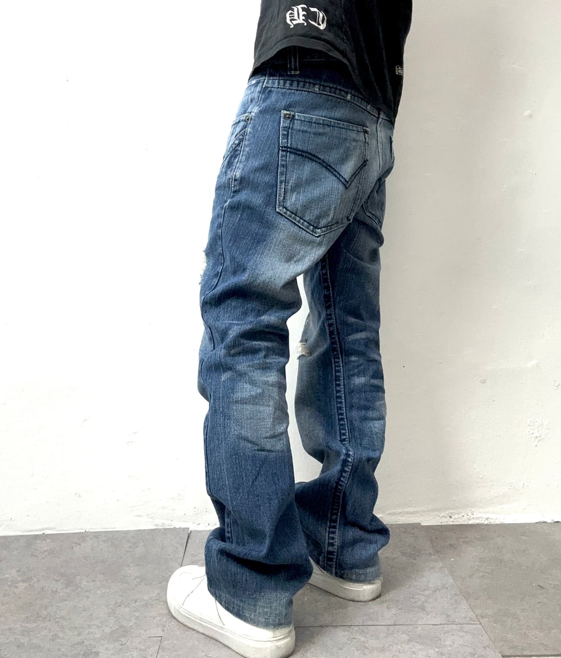 Curved Pocket Distressed Denim 상품이미지3