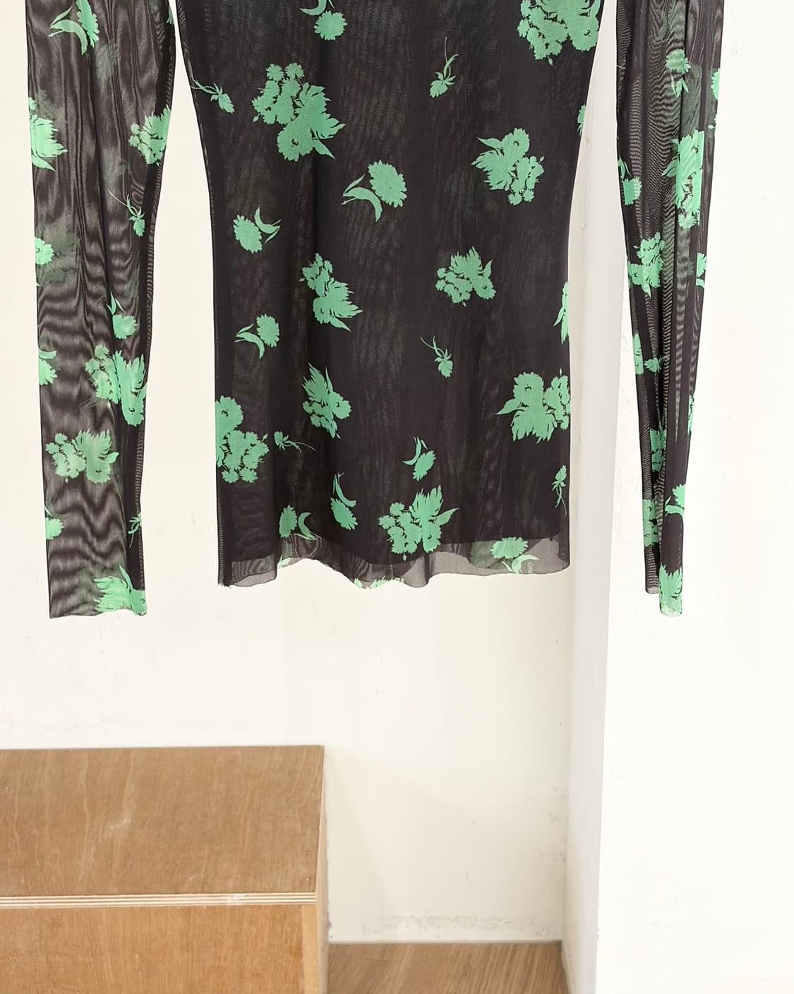 가니 블랙 프린트 메쉬 터틀넥 티셔츠  상품이미지5