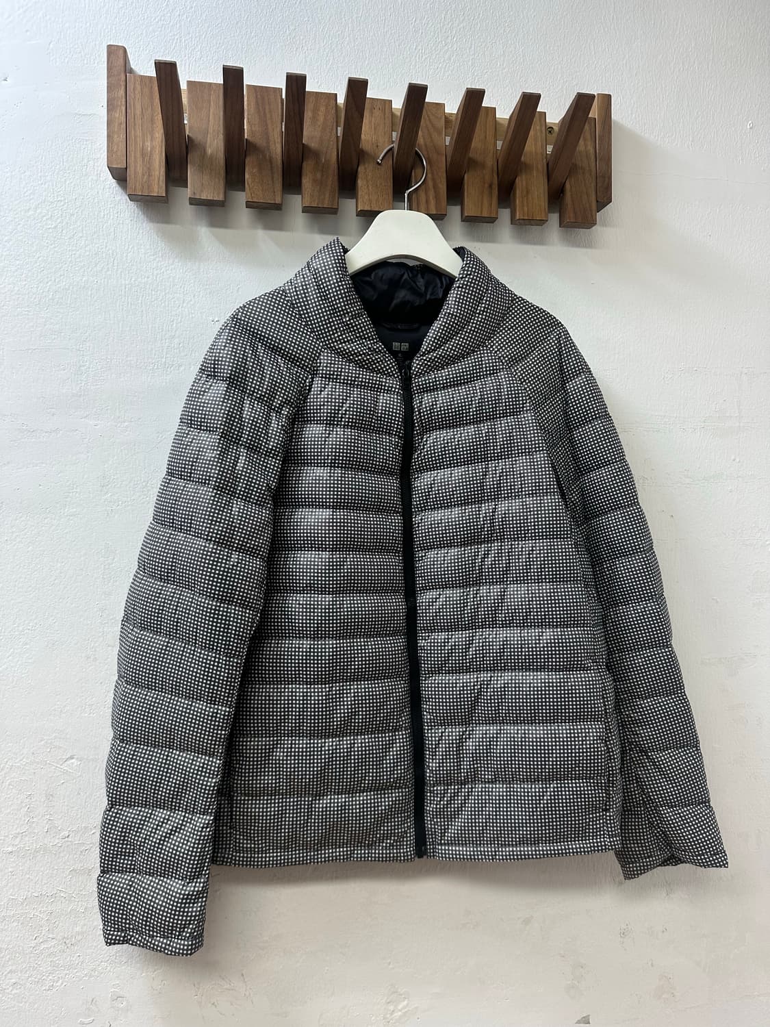 일본 유니클로 구스 다운 블랙 화이트 하운드투스 체크 경량 패딩  상품이미지3