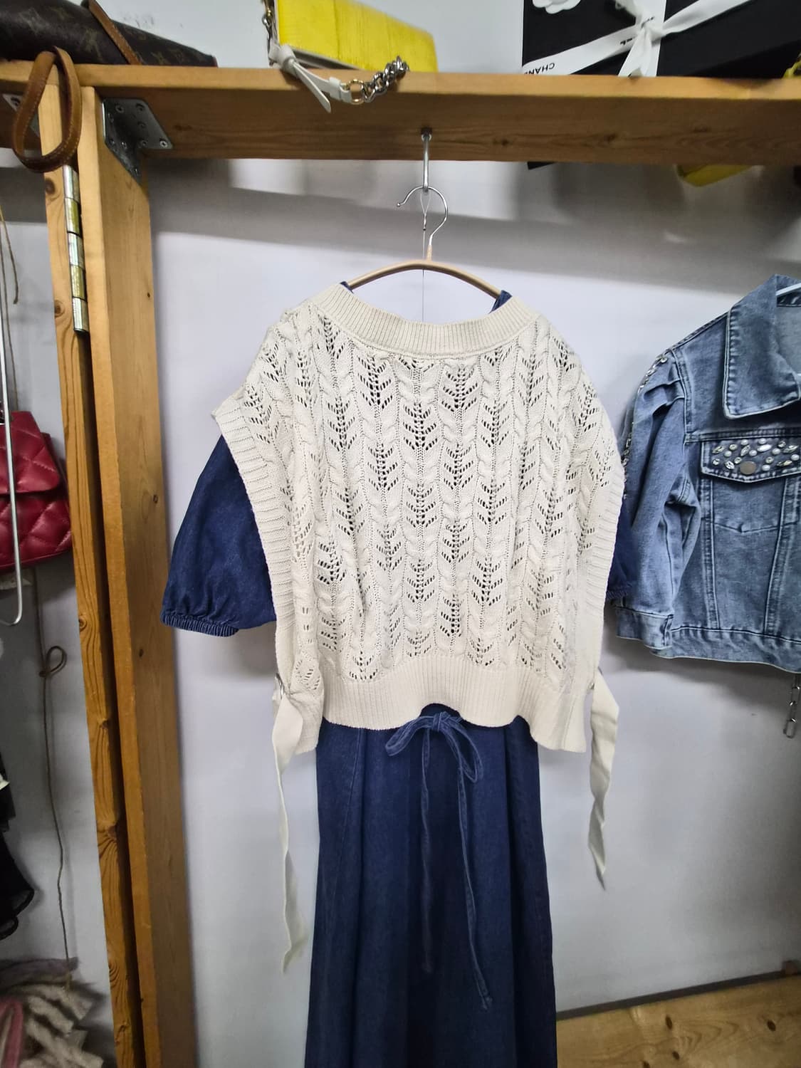 브이넥 벌룬 퍼프 데님 원피스. 스티치 포인트 베스트 상품이미지8