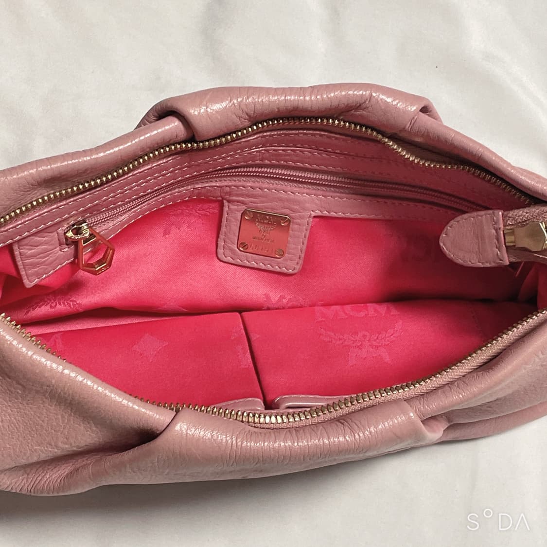 MCM 핑크 크로스백 상품이미지8