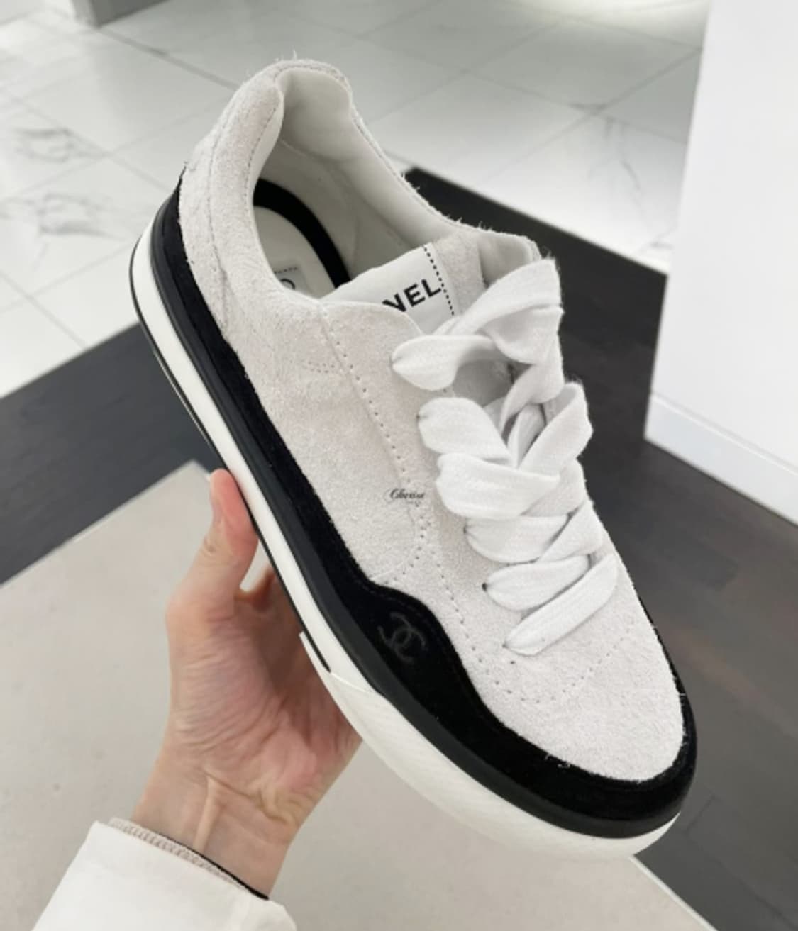 [정품 특가] 샤넬 23B 스웨이드 투톤 스니커즈 240 상품이미지2